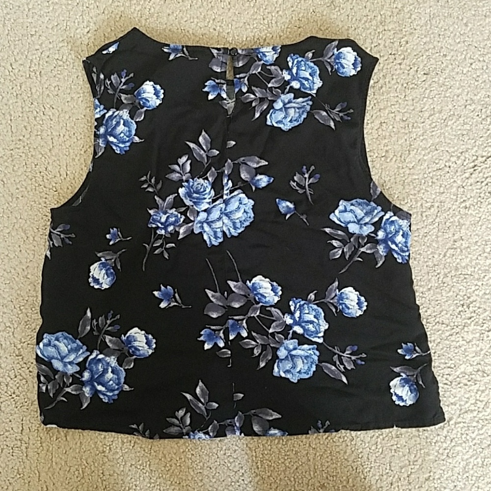 Forever 21 Floral top - Picture 2 of 2